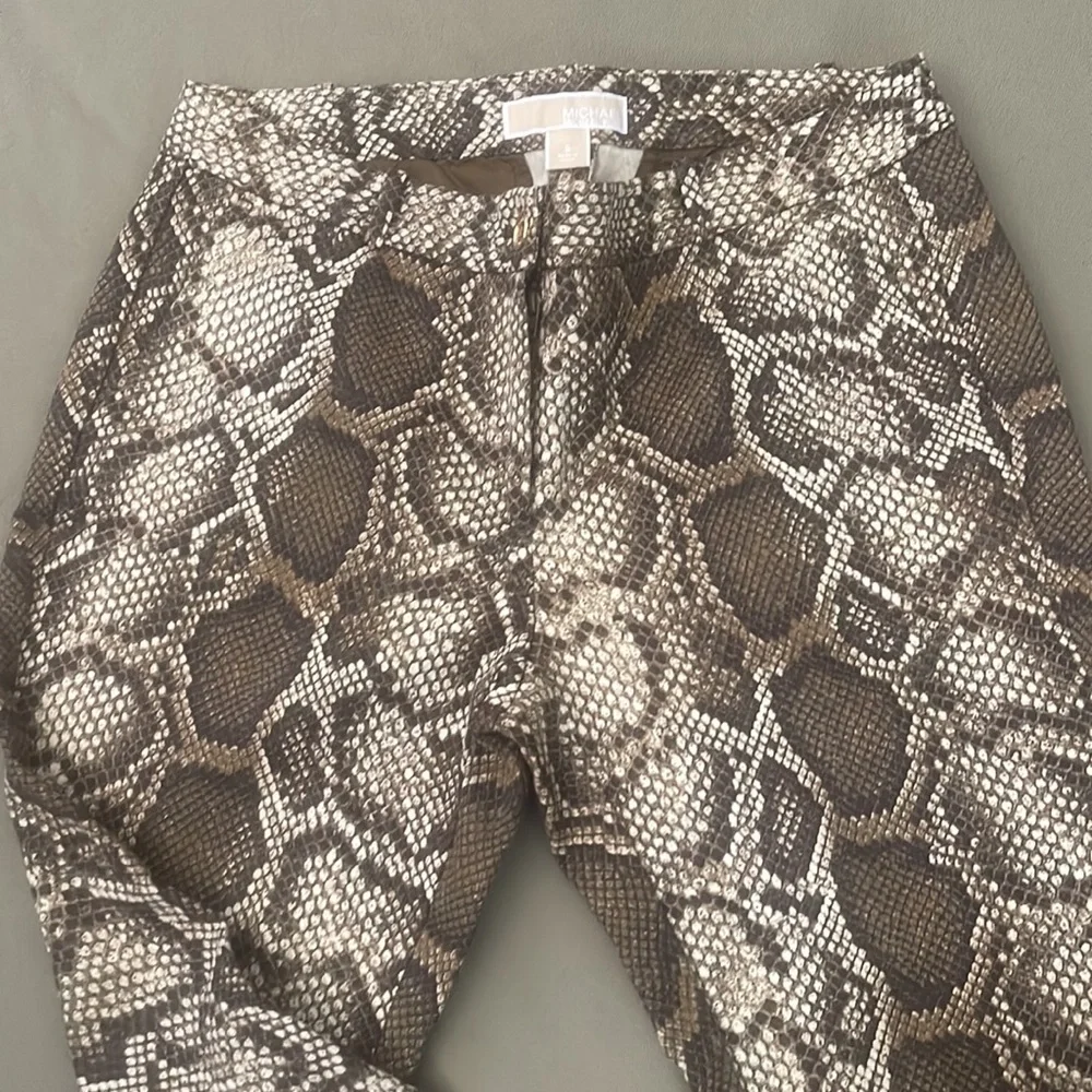 MICHAEL KORS Snake-Print  brown size 6” Women’s Jeans W Pockets front and Back